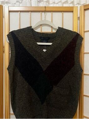 GENERRA Men's Dark Gray V-Neck Sweater Vest with Black Chevron